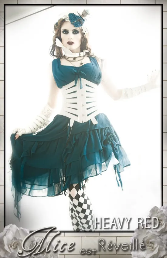 Alice est Reveille - Alice In Wonderland Dress