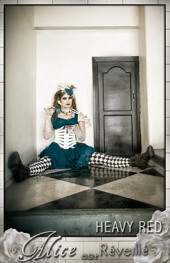 Alice est Reveille - Alice In Wonderland Dress